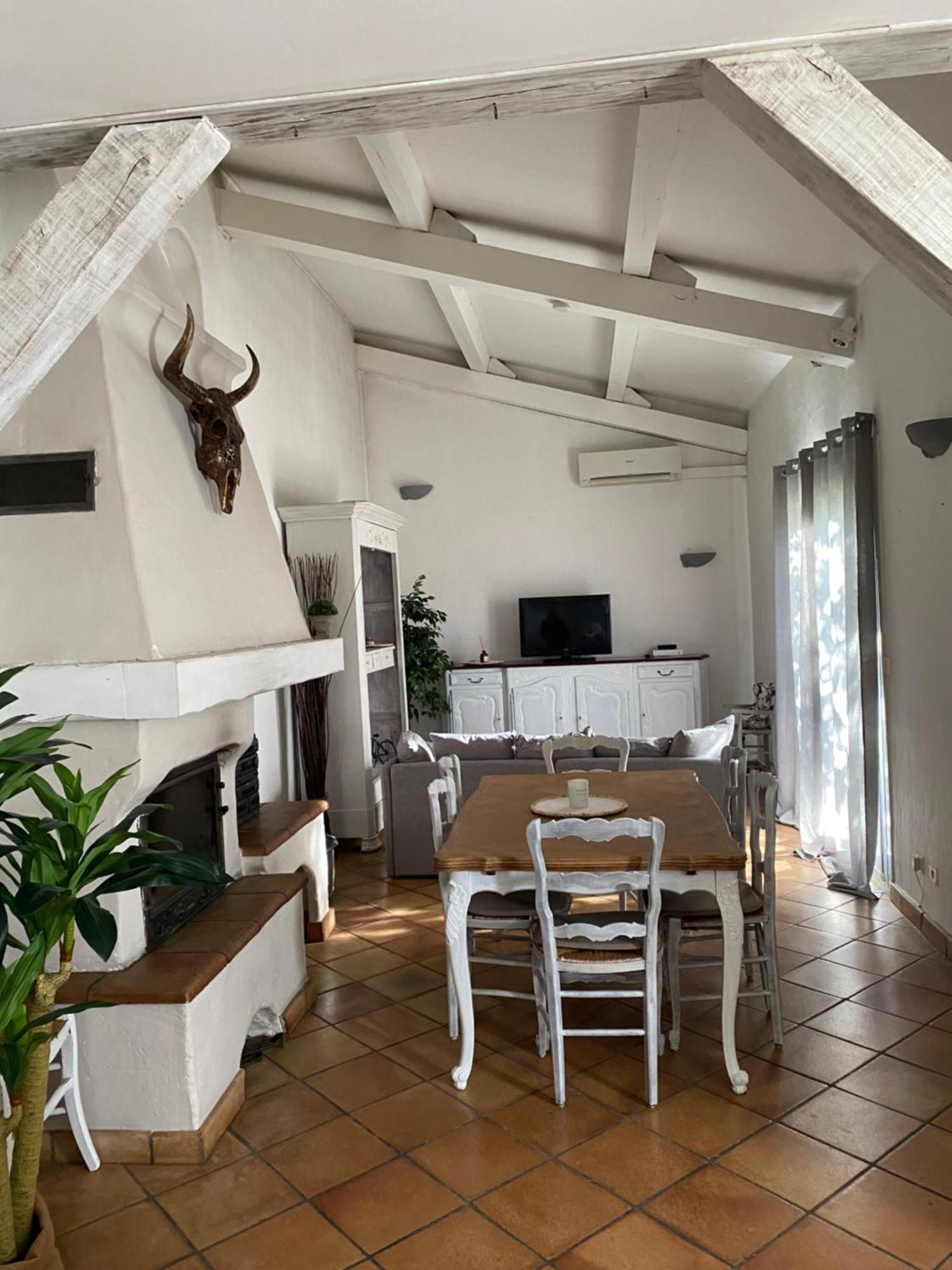 ארל Maison Dans Village Calme מראה חיצוני תמונה